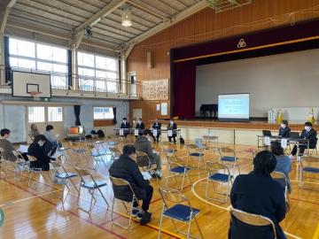 住民説明会写真（大沢小学校体育館）